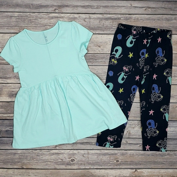 GAP Other - babyGAP Little Girls Shirred Tunic Top and Print Cropped Leggings Set